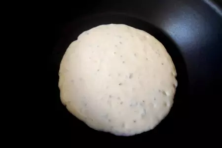 Панкейки с брусникой: шаг 7