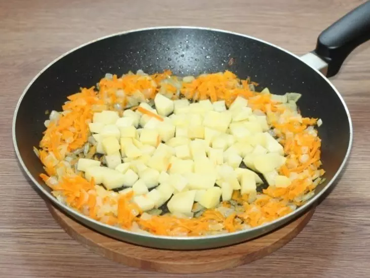 Куриная грудка с овощами в сметанном соусе: шаг 4