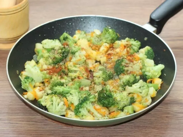 Куриная грудка с овощами в сметанном соусе: шаг 8