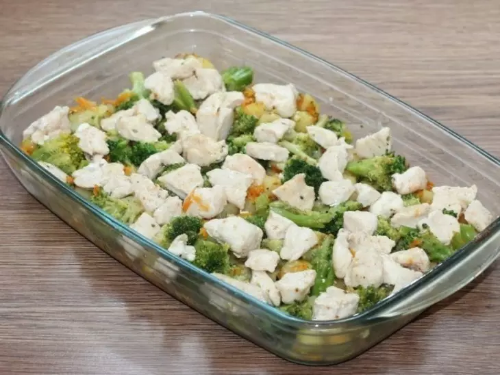 Куриная грудка с овощами в сметанном соусе: шаг 12