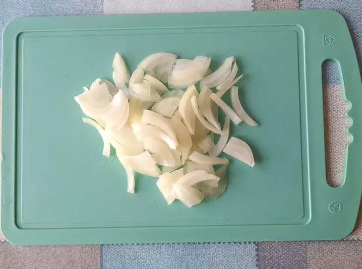 Салат с помидорами, баклажаном и сыром: шаг 1