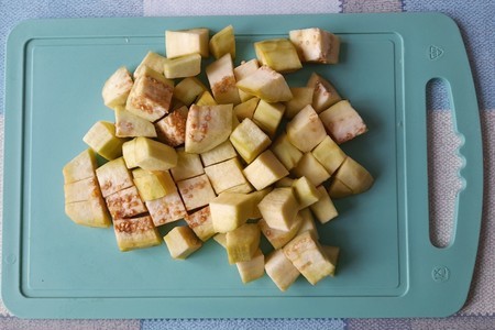 Салат с помидорами, баклажаном и сыром: шаг 2