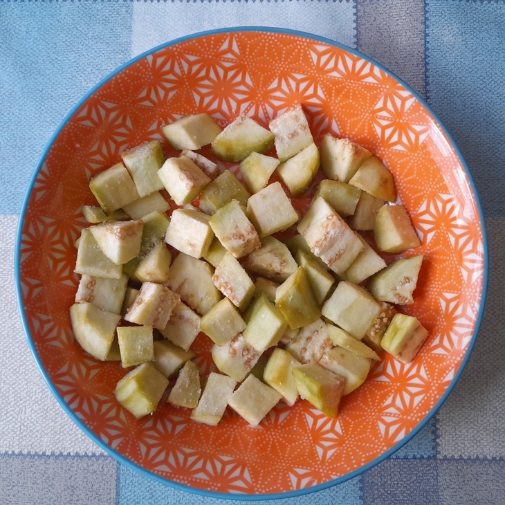 Салат с помидорами, баклажаном и сыром: шаг 3