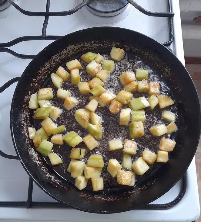 Салат с помидорами, баклажаном и сыром: шаг 10
