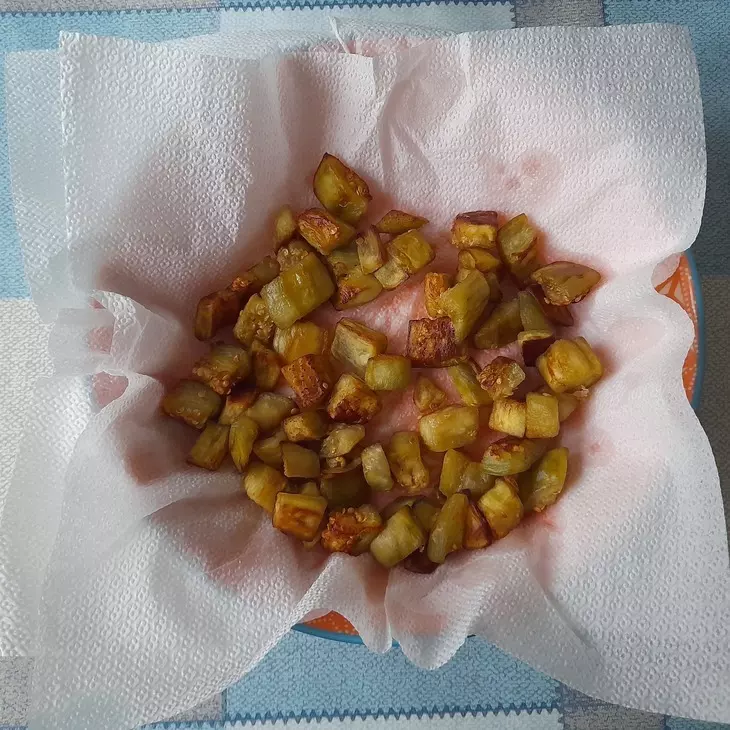 Салат с помидорами, баклажаном и сыром: шаг 12