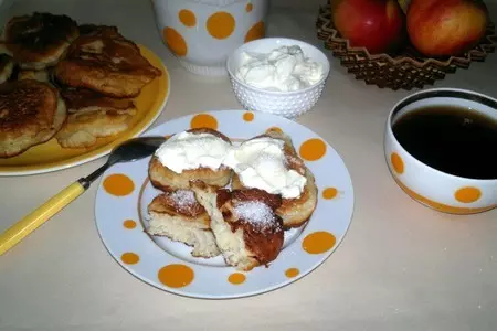 Дрожжевые оладьи с яблоками: шаг 12