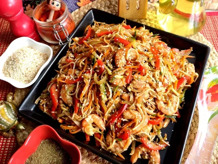 Лапша с овощами и креветками: шаг 16
