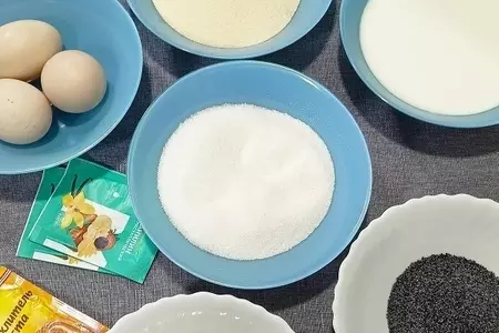 Манник на молоке с маком: шаг 2