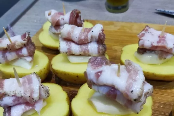 Картошка с чесноком и салом в духовке: шаг 2