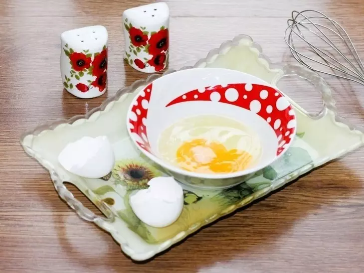 Омлет в чашке: шаг 2