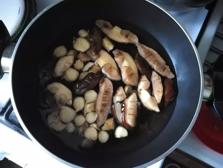 Гречневая каша с грибами и луком: шаг 1