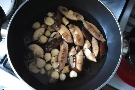 Гречневая каша с грибами и луком: шаг 1