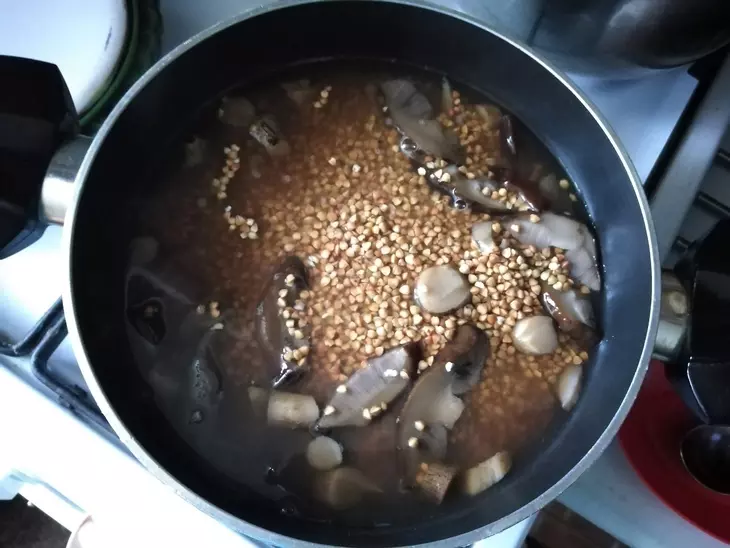 Гречневая каша с грибами и луком: шаг 2