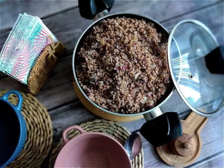 Гречневая каша с грибами и луком: шаг 8