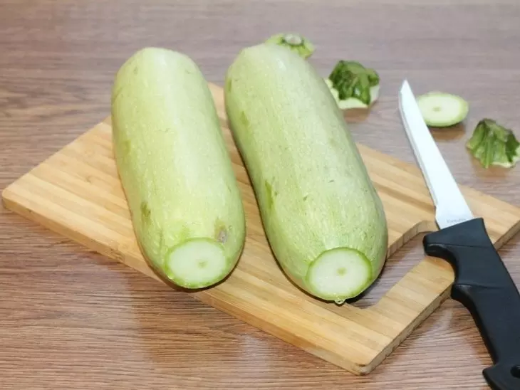 Грибной жульен в кабачках: шаг 2