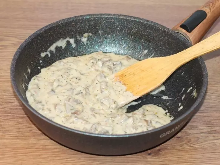 Грибной жульен в кабачках: шаг 10