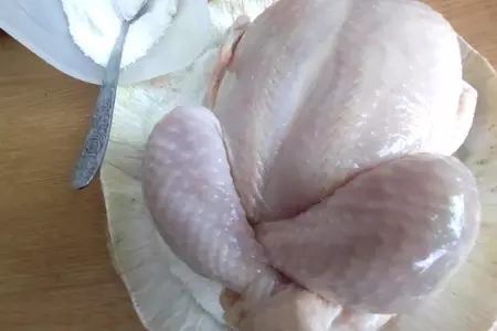 Курица в духовке на соли: шаг 2