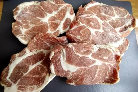 Мясо с овощами в горшочках: шаг 1