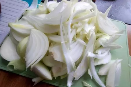 Мясо с овощами в горшочках: шаг 3