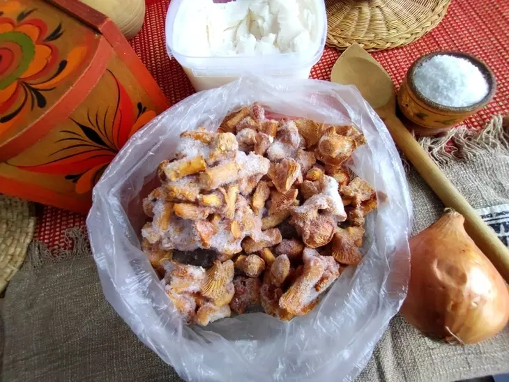 Гречневая каша с лисичками: шаг 2