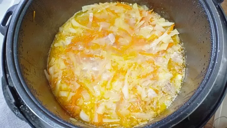 Щи с горошком в мультиварке: шаг 4