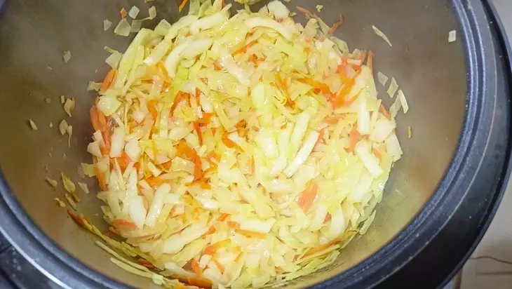 Капустная запеканка с фаршем в мультиварке: шаг 4
