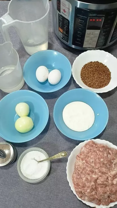 Гречаники в сметане, в мультиварке: шаг 1