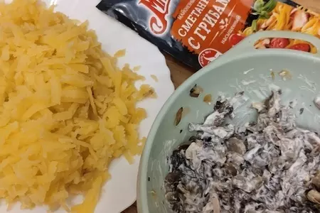 Горячее порционное блюдо с мясом, шампиньонами и картофелем по махеевски: шаг 4