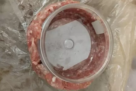 Горячее порционное блюдо с мясом, шампиньонами и картофелем по махеевски: шаг 6