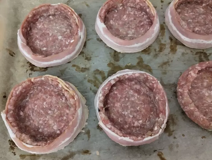 Горячее порционное блюдо с мясом, шампиньонами и картофелем по махеевски: шаг 7