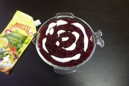 Салат "шпроты под шубой" с майонезом махеевъ: шаг 6