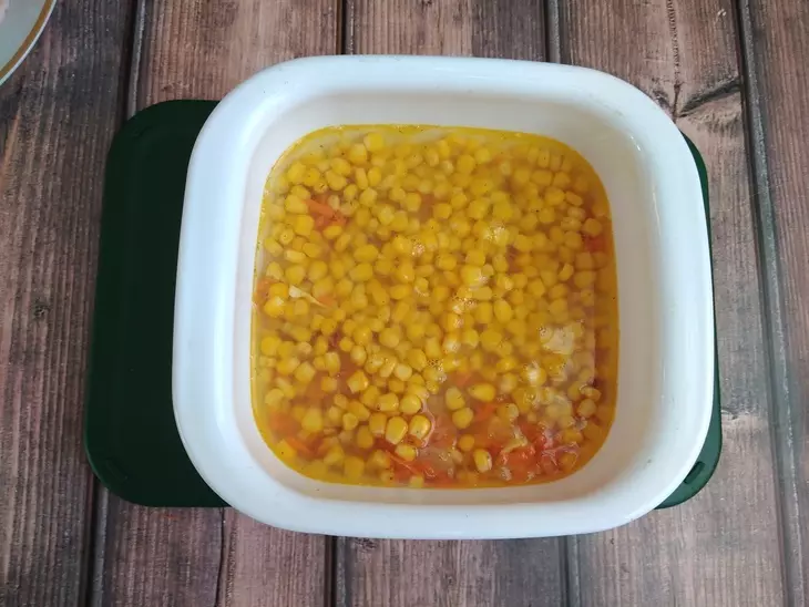 Махеевъ-ские окорочка с золотистым рисом и кукурузой: шаг 9