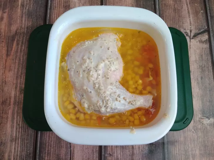 Махеевъ-ские окорочка с золотистым рисом и кукурузой: шаг 11