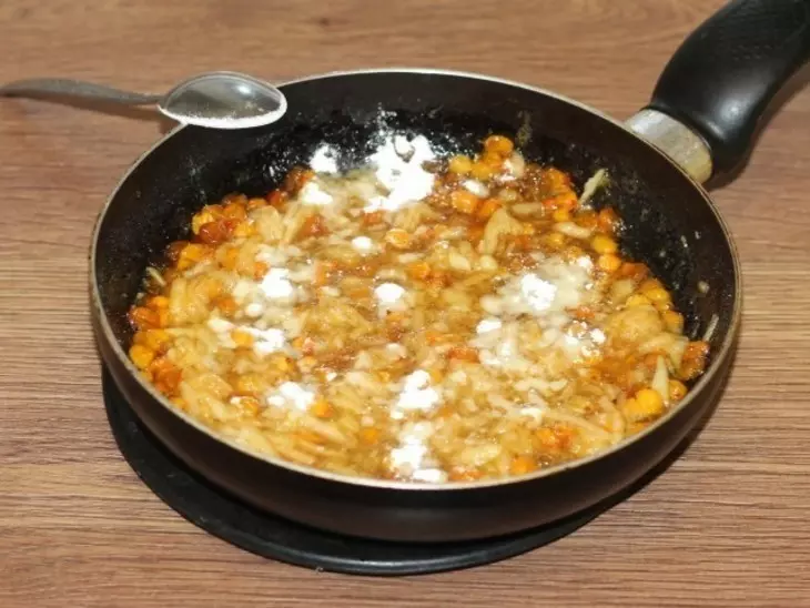 Пироги с брусникой, облепихой и яблоком: шаг 12