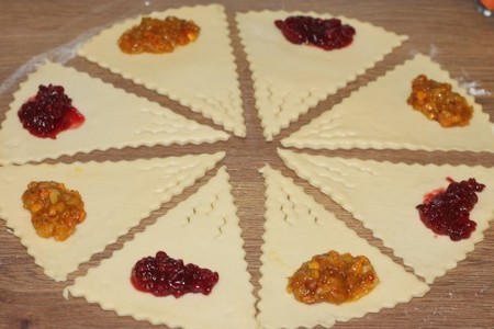 Pies with cranberries, sea buckthorn and apple: step 17