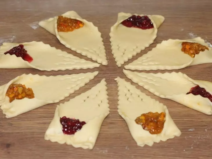 Пироги с брусникой, облепихой и яблоком: шаг 18
