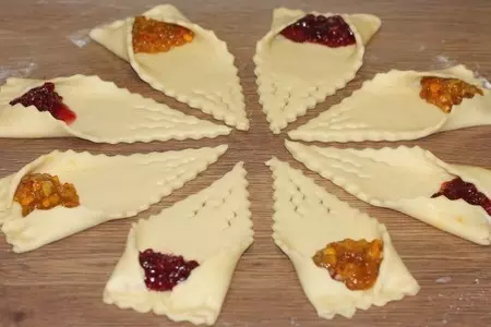 Пироги с брусникой, облепихой и яблоком: шаг 18