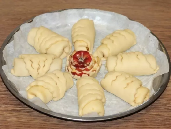 Пироги с брусникой, облепихой и яблоком: шаг 19