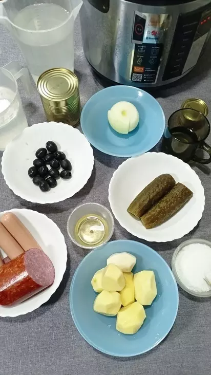 Солянка с фасолью в мультиварке: шаг 1