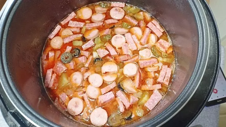 Солянка с фасолью в мультиварке: шаг 4