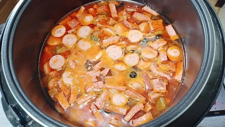 Солянка с фасолью в мультиварке: шаг 5