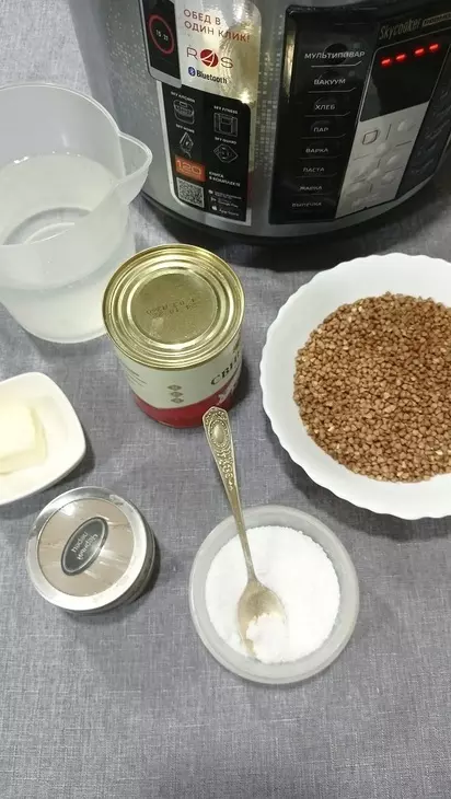 Гречневая каша со свининой тушенкой в мультиварке: шаг 1