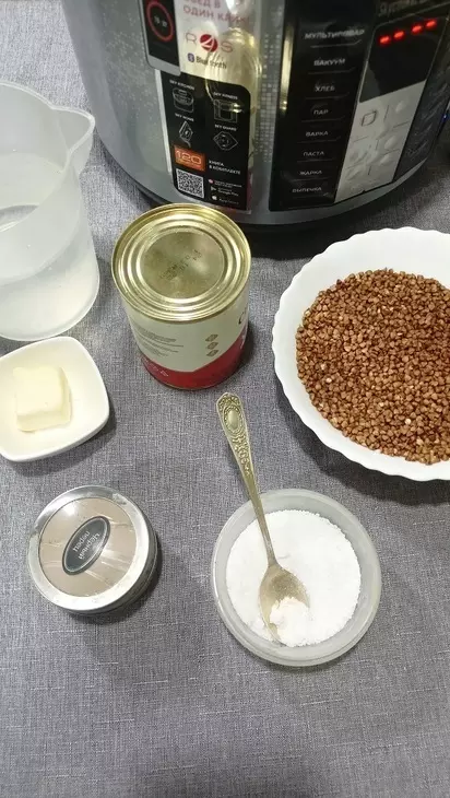 Гречневая каша со свининой тушенкой в мультиварке: шаг 2