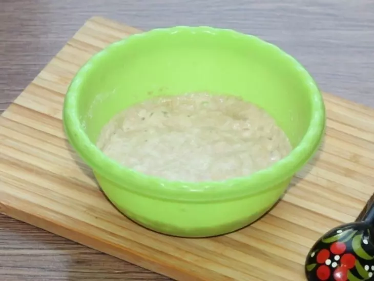 Дрожжевые блины с жареным луком и чесноком: шаг 2