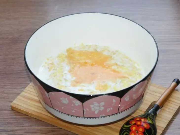 Дрожжевые блины с жареным луком и чесноком: шаг 5