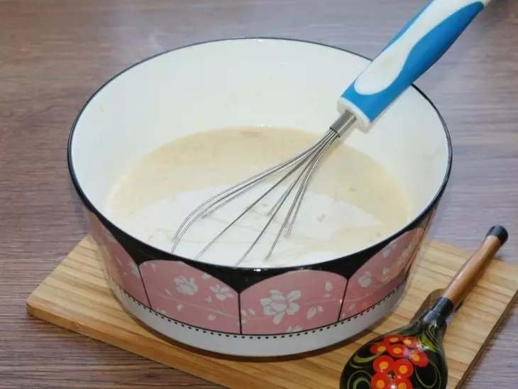 Дрожжевые блины с жареным луком и чесноком: шаг 6
