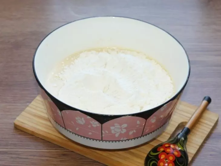 Дрожжевые блины с жареным луком и чесноком: шаг 7