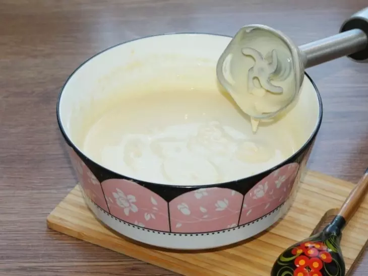 Дрожжевые блины с жареным луком и чесноком: шаг 8