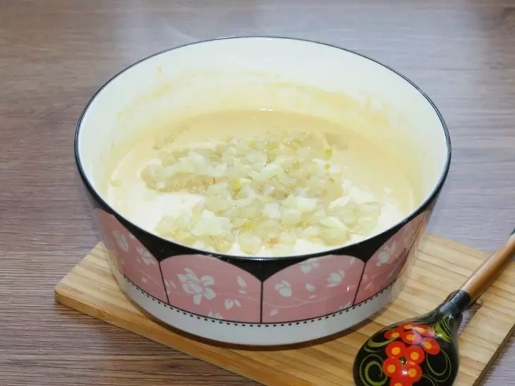 Дрожжевые блины с жареным луком и чесноком: шаг 10