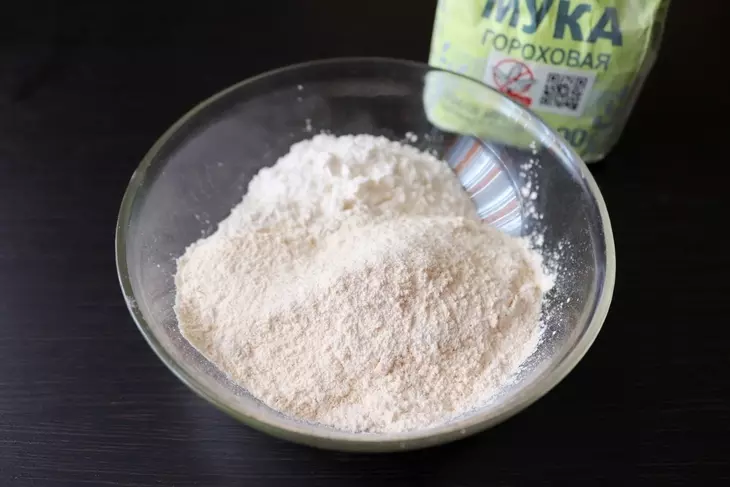 Гороховые блины "русские" с припёком из сала, грибов и лука: шаг 1